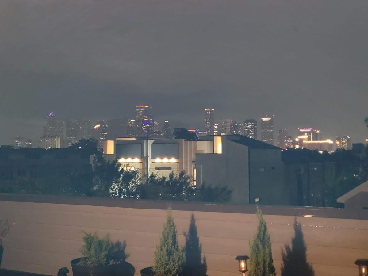 N-E-G Skai Midtown Of Houston Villa Luaran gambar